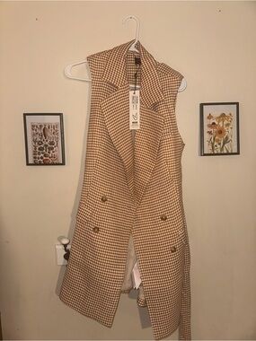 MINKPINK Tan and White Houndstooth Long Sleeve Vest Dress